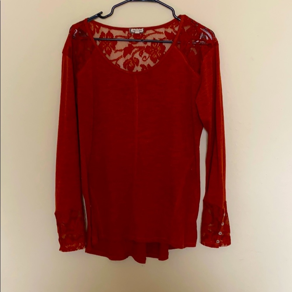 Rust colored lace long sleeve shirt w/ buttons!